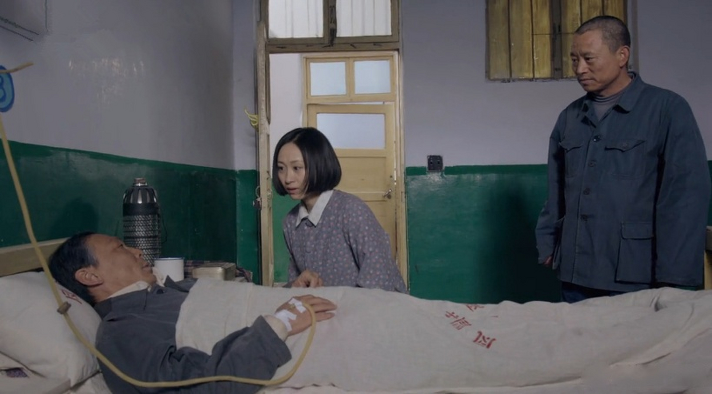 《三妹》杨豆筋对江艾艾发誓一定把她调回上海并和三妹离婚.