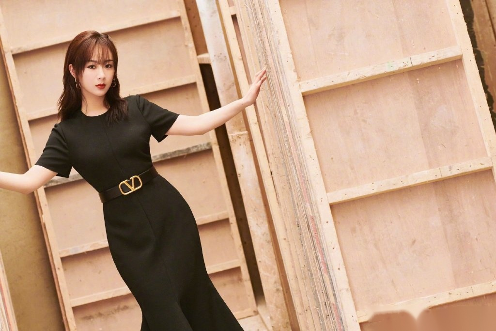 杨紫 复古廓形鱼尾裙 青簪行预告是原声  腾讯视频年度发布会 鱼尾裙