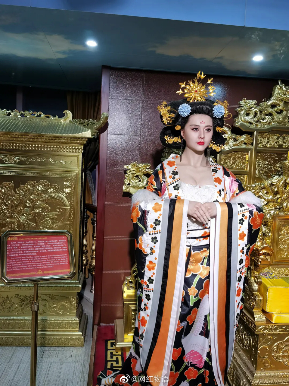 来感受一下宇宙中心万家丽的蜡像馆!你们都认出了谁[捂脸]