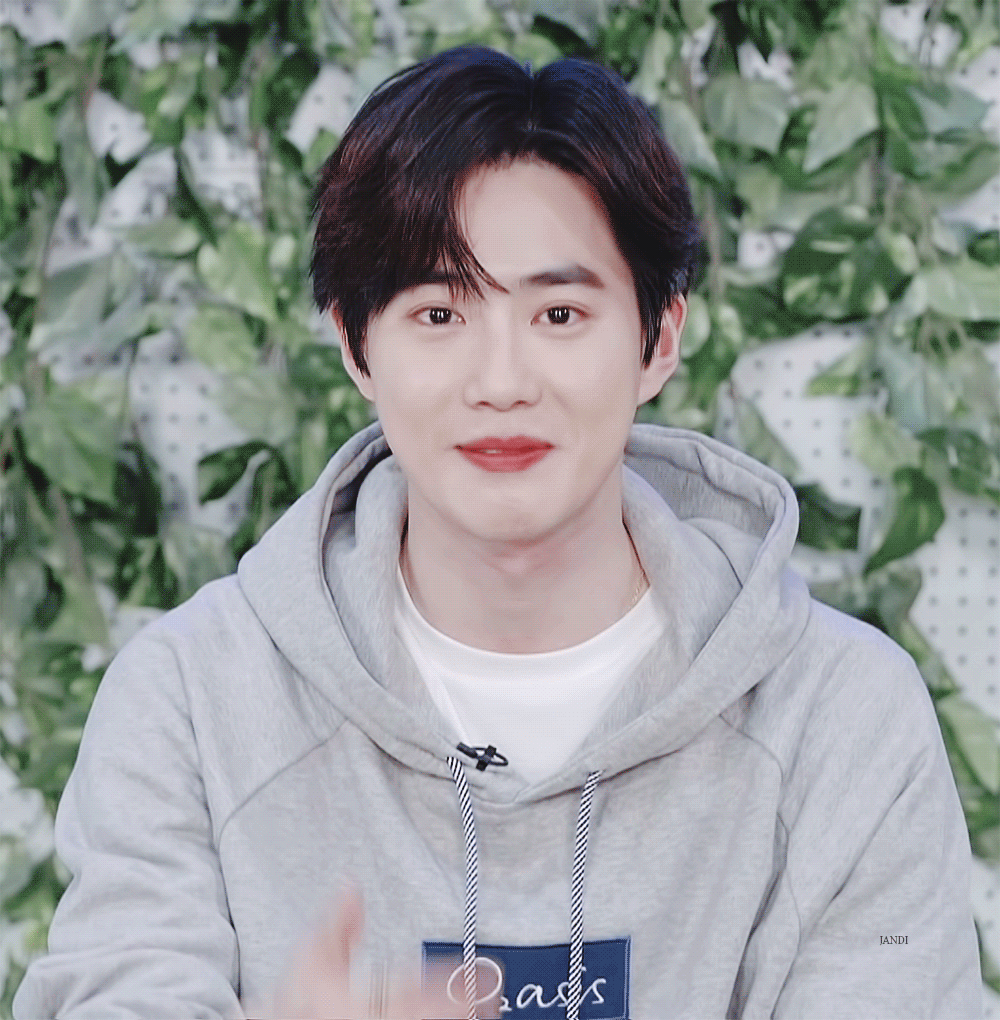 每日易星闻#金俊勉入伍# 据韩媒,exo成员金俊勉于14日下午进入了忠南