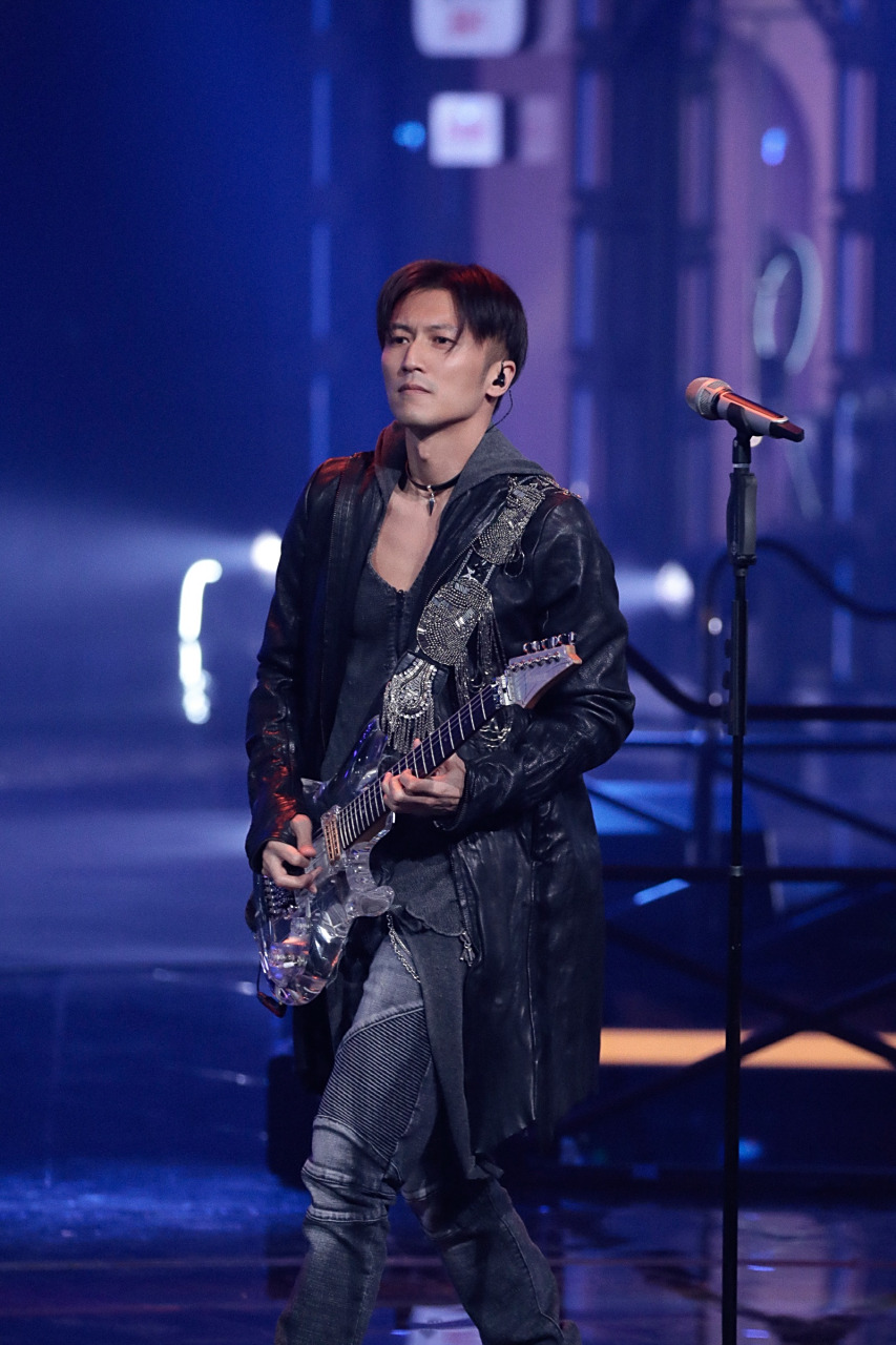 谢霆锋@锋味v 双11开幕直播盛典剧照来袭!