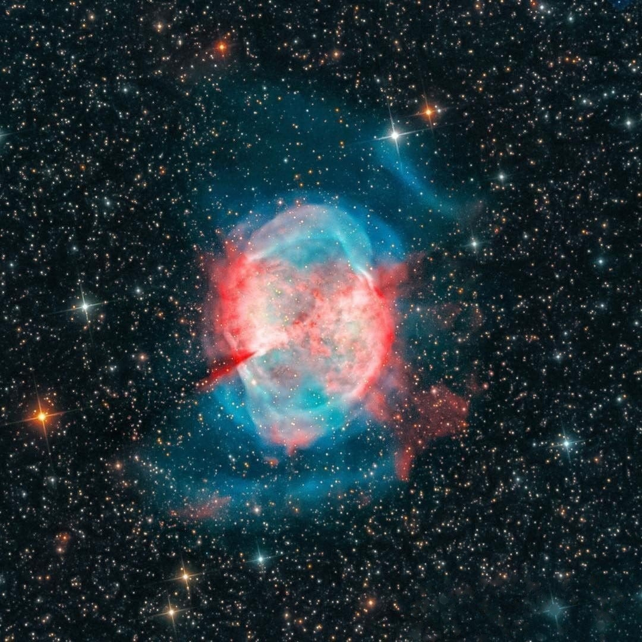 哑铃星云又称为扯铃星云,m27,梅西耶27或ngc 6853,是一个位于狐狸座的