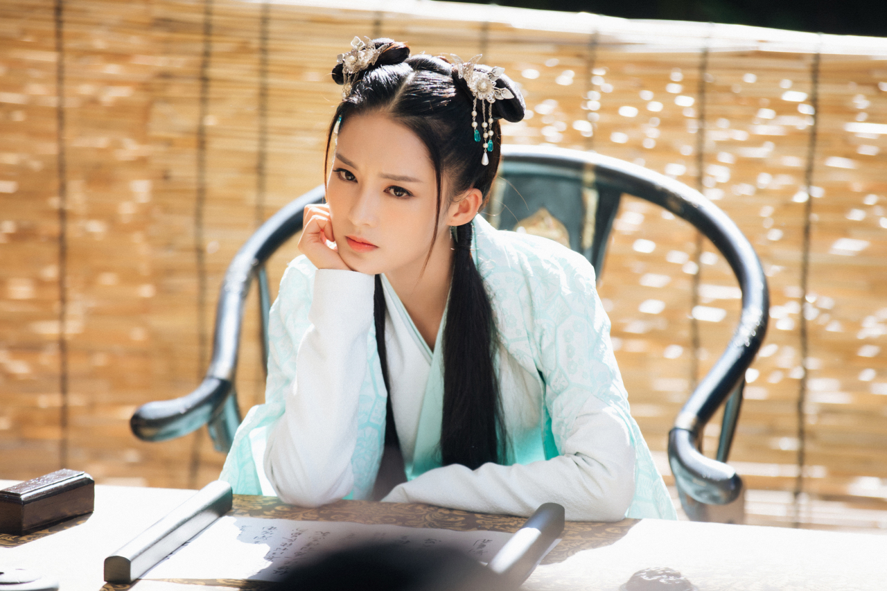 李沁#狼殿下开播#久候多时,今日与马摘星@李沁共赴一场最浪漫的闪林