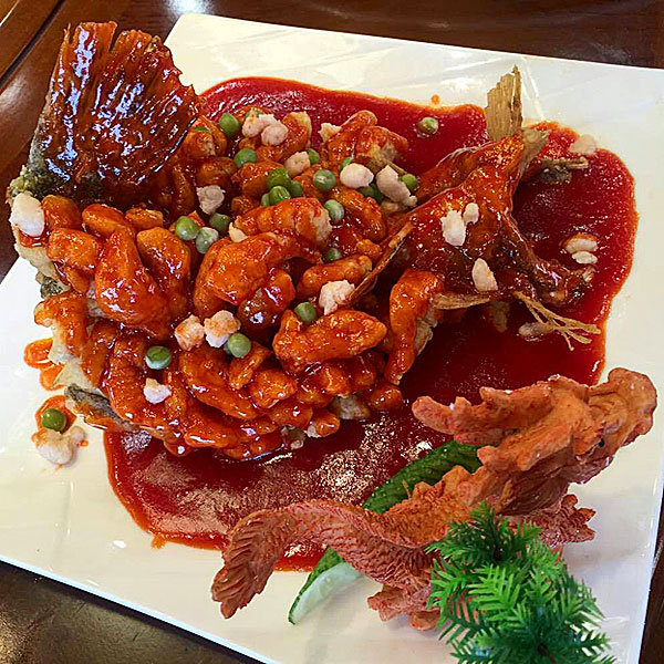 【苏州松鼠桂鱼】松鼠桂鱼,又名松鼠鳜鱼,是苏帮菜中的传统名菜去年9