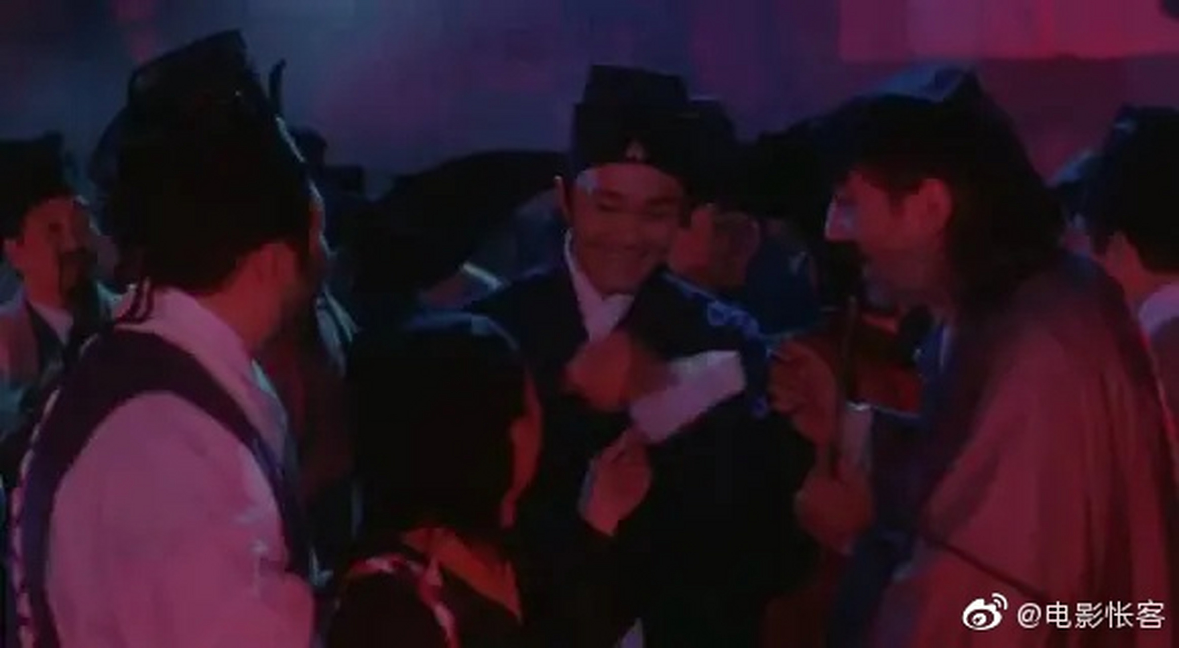 星爷的电影《大内密探零零发》中有一个关于《国产凌凌漆》的小彩蛋