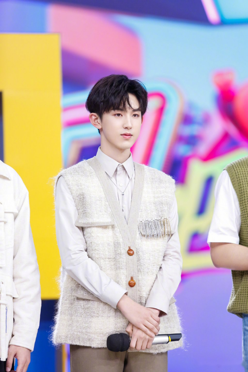 【周六】  20:20 湖南卫视《快乐大本营》许魏洲