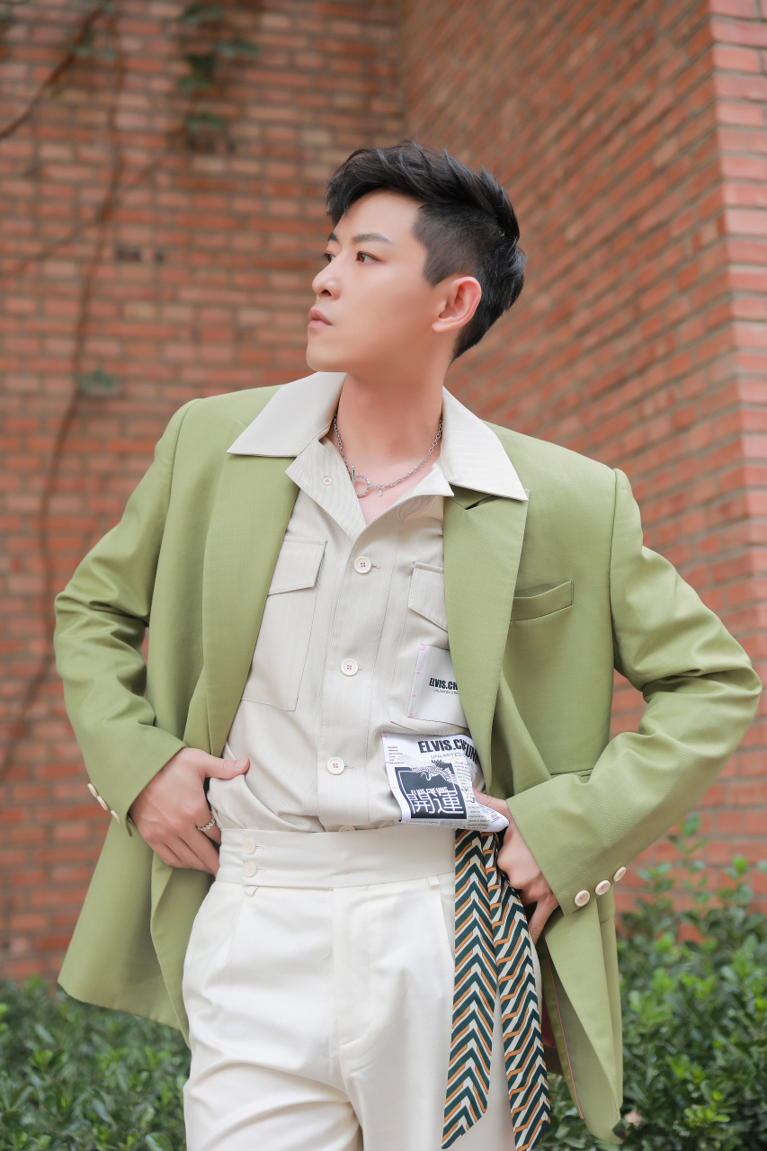 今日份@敖犬  在炎热的夏天与你相约清凉一夏[微风] #追逐梦想的哥哥