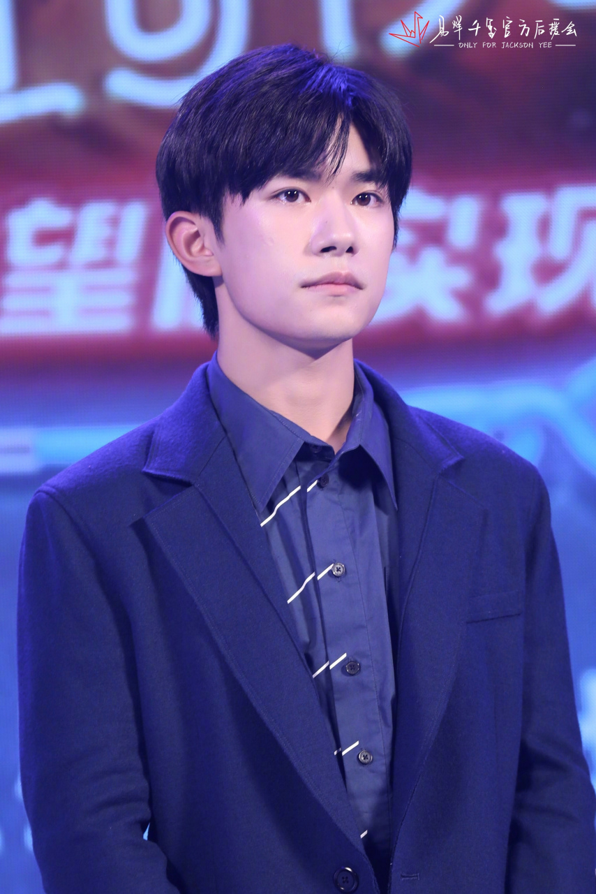 岁月起歌,自有拊掌随和.一句曼妙婉转,回溯与时间的起舞.