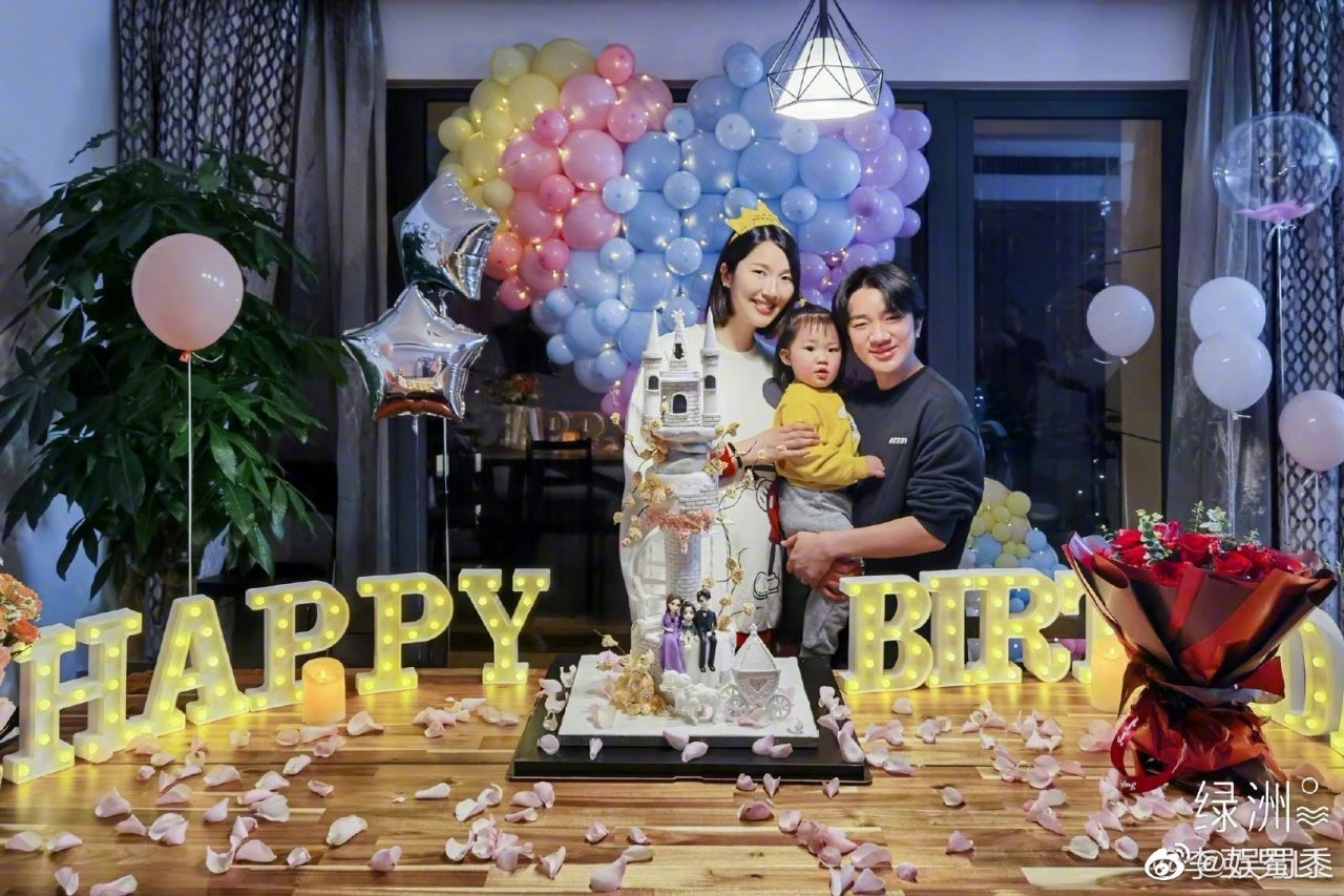 王祖蓝为李亚男办生日派对 王祖蓝不仅卡点为老婆李亚男庆生,还准备了