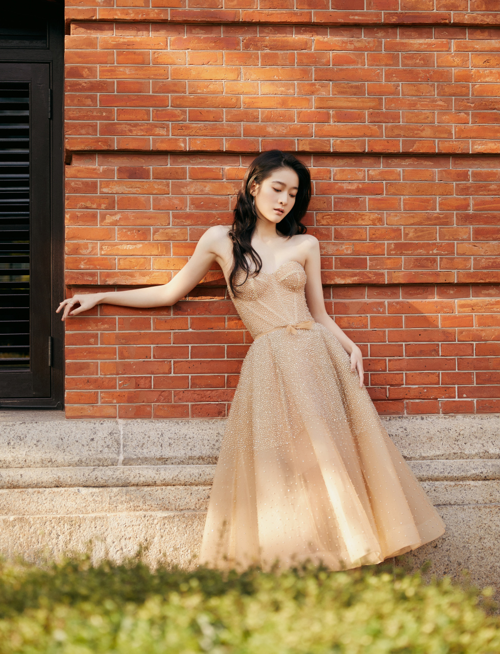 今天的大波浪长卷发小迎@张雪迎 像十月末的风,清冷又裹挟着一些暖意