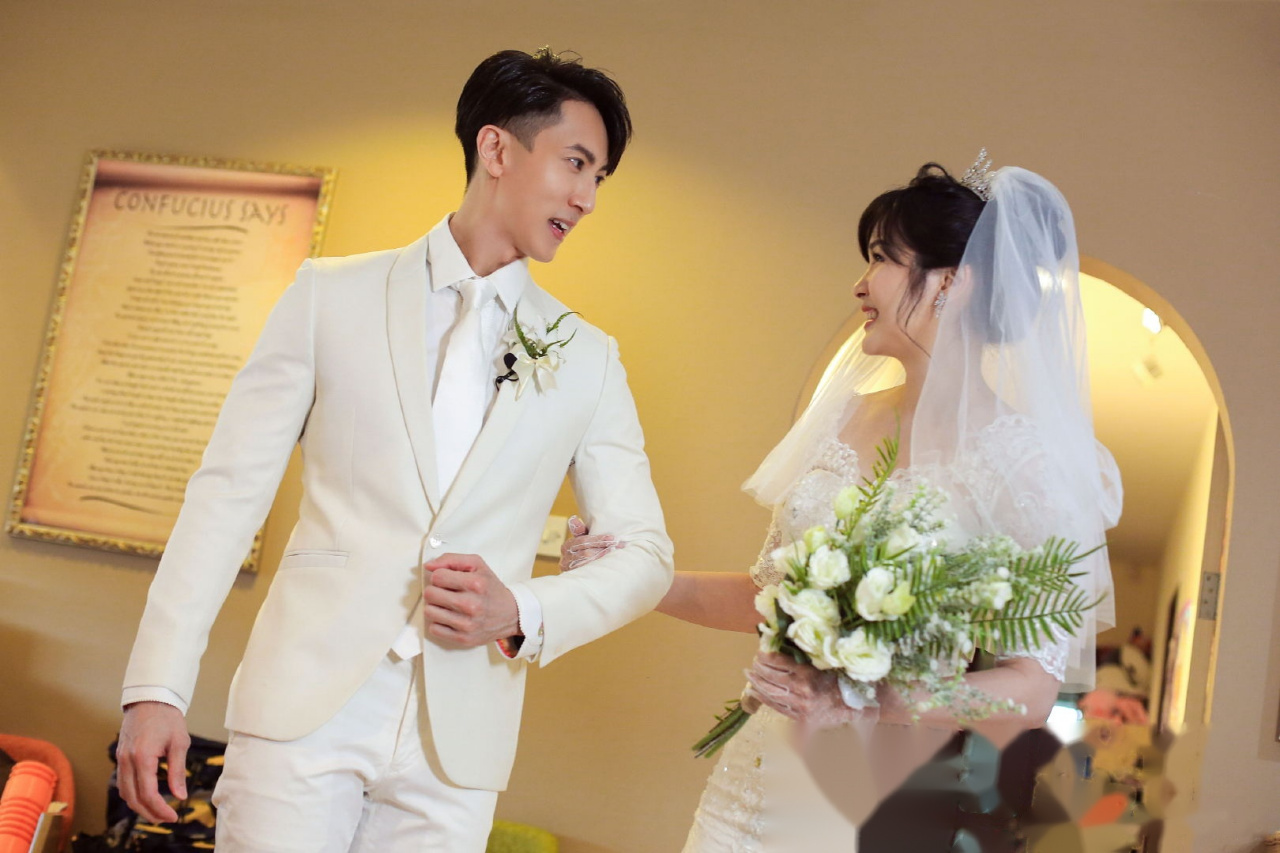 吴尊#爱是千般模样,只要你在身旁,吴尊林丽吟婚纱照新鲜出炉,一张张