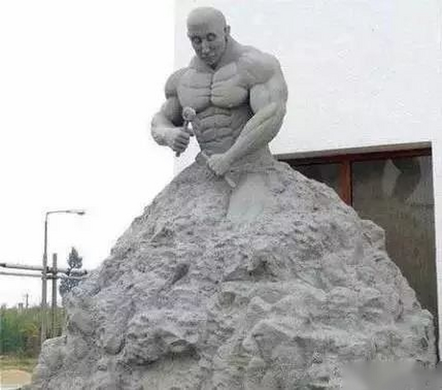 终于有一天,我发现那个放日记本的带锁的小抽屉被奶奶动过…太可怕了.