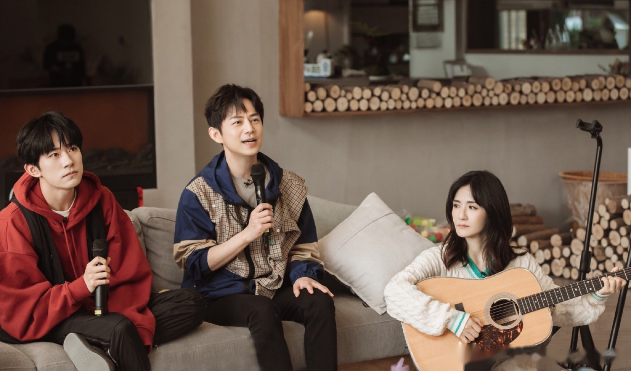 【周三】 12:00 芒果tv《朋友请听好 》 聆听时光,如沐暖阳.