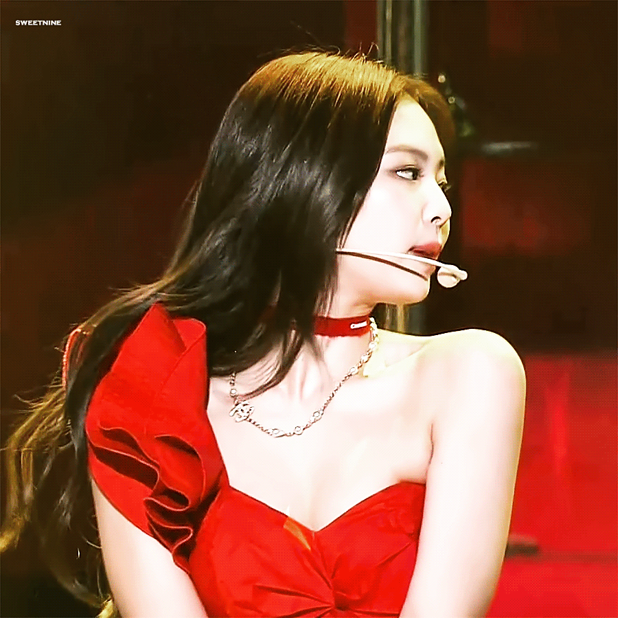 某站首个千万直拍:jennie的《solo》红玫瑰版[鲜花][鲜花][鲜花]珍绝