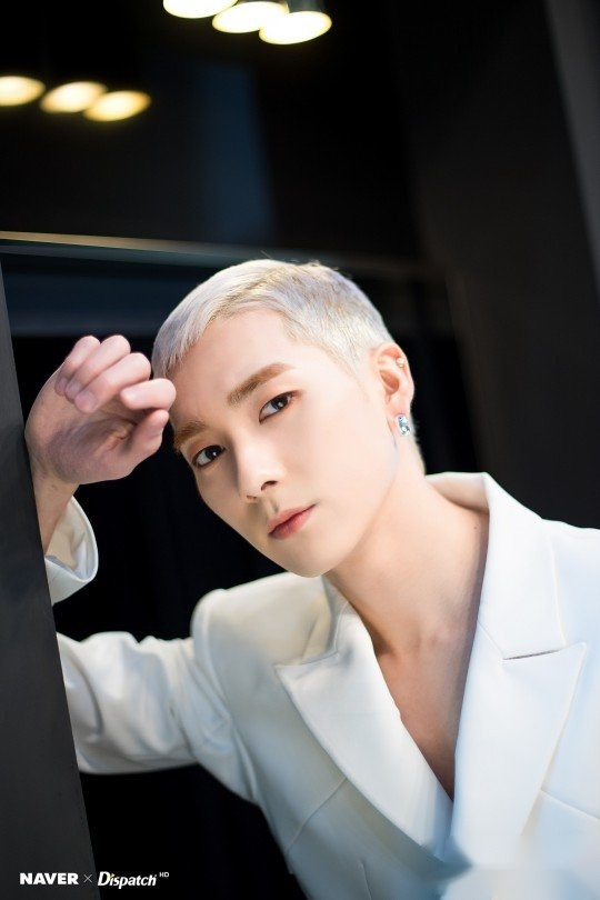 【d美图】 who : nuest --aron   when : 2020. 04.