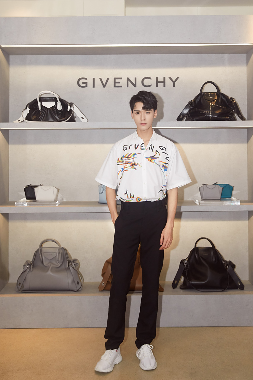 龚俊 市场部新人@龚俊 高清图惊喜放送!