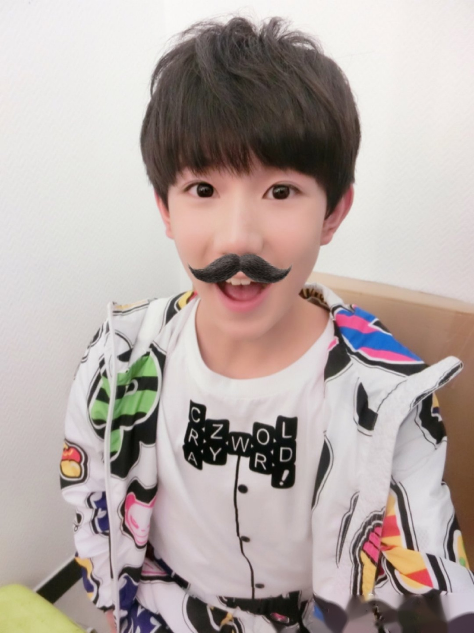 王源四登央视六一晚会 从王源"叔叔"到联合国儿童基金会大使,伯克利