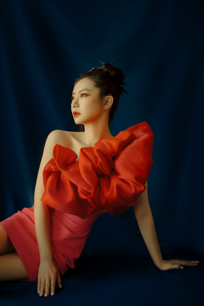 戚薇# 你是落日弥漫的红,天边透亮的星 周末福利请查收