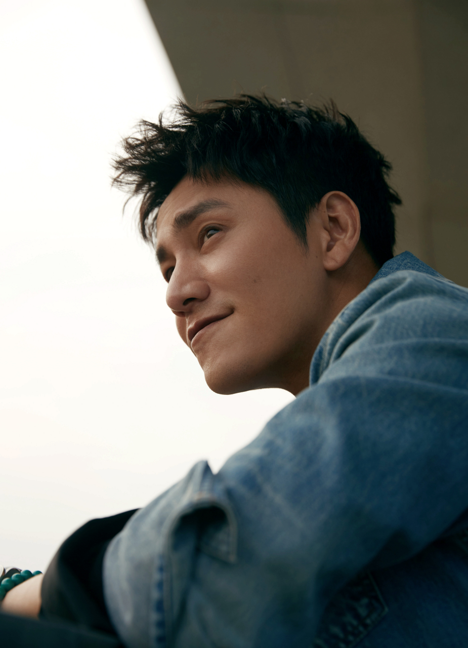 陈坤#「新鲜」亮相美的冰箱净味空间站,今天是夏日里那一抹清爽的蓝.