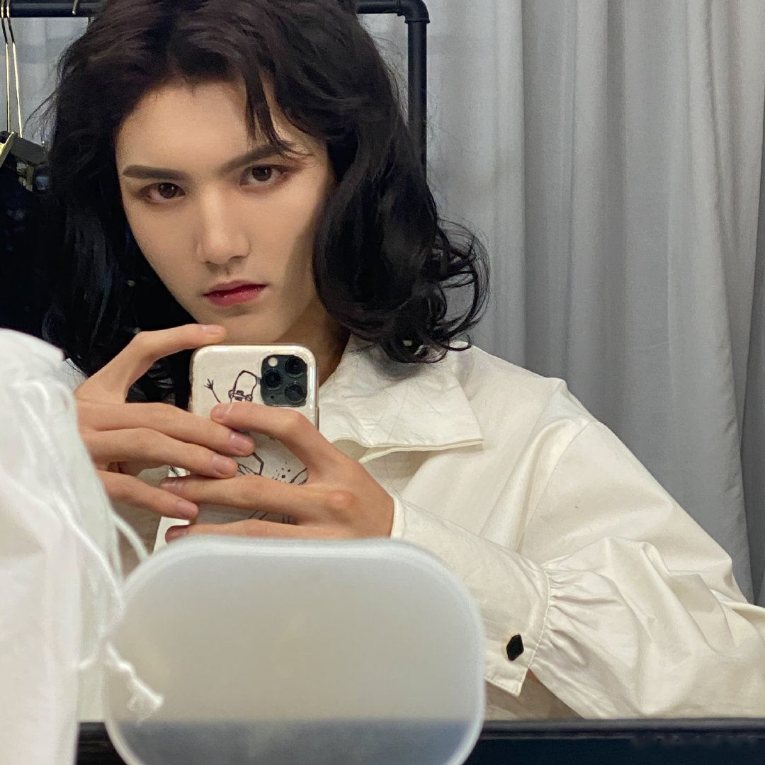 此刻我又在听着歌给你们写着小长文字,写着写着