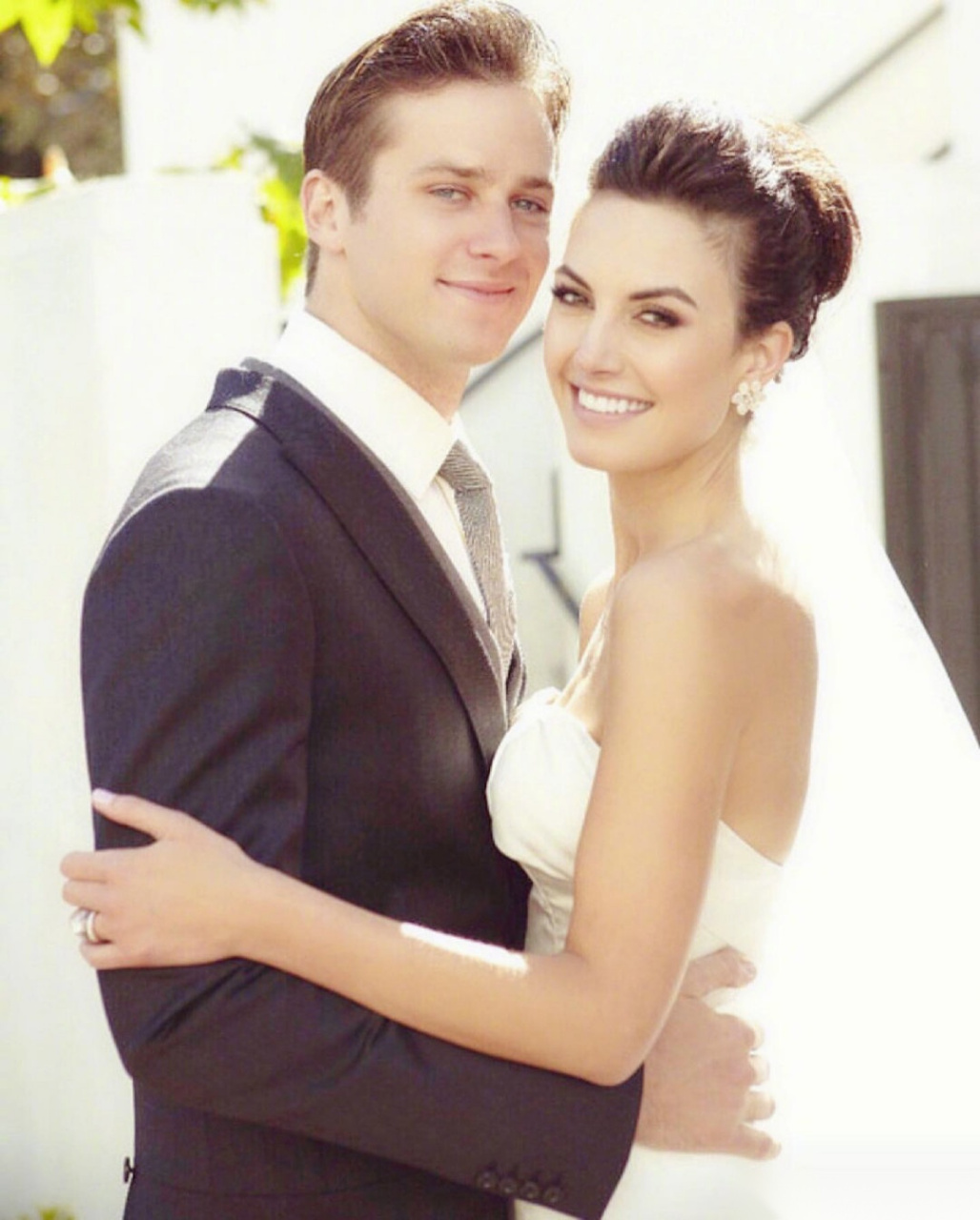 俩人于2010年5月结婚,育有一儿一女.