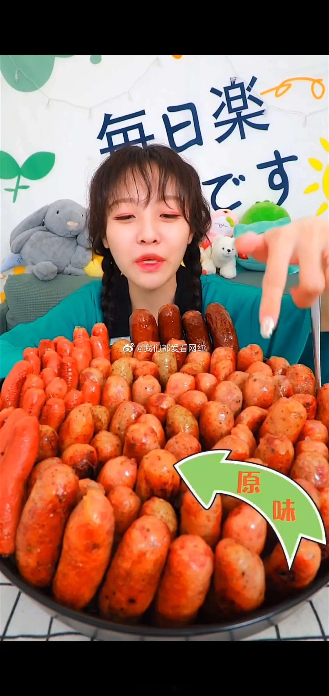 大胃王mini吃播视频翻车了,她之前一直吃很多,但身材却很瘦,整个人看