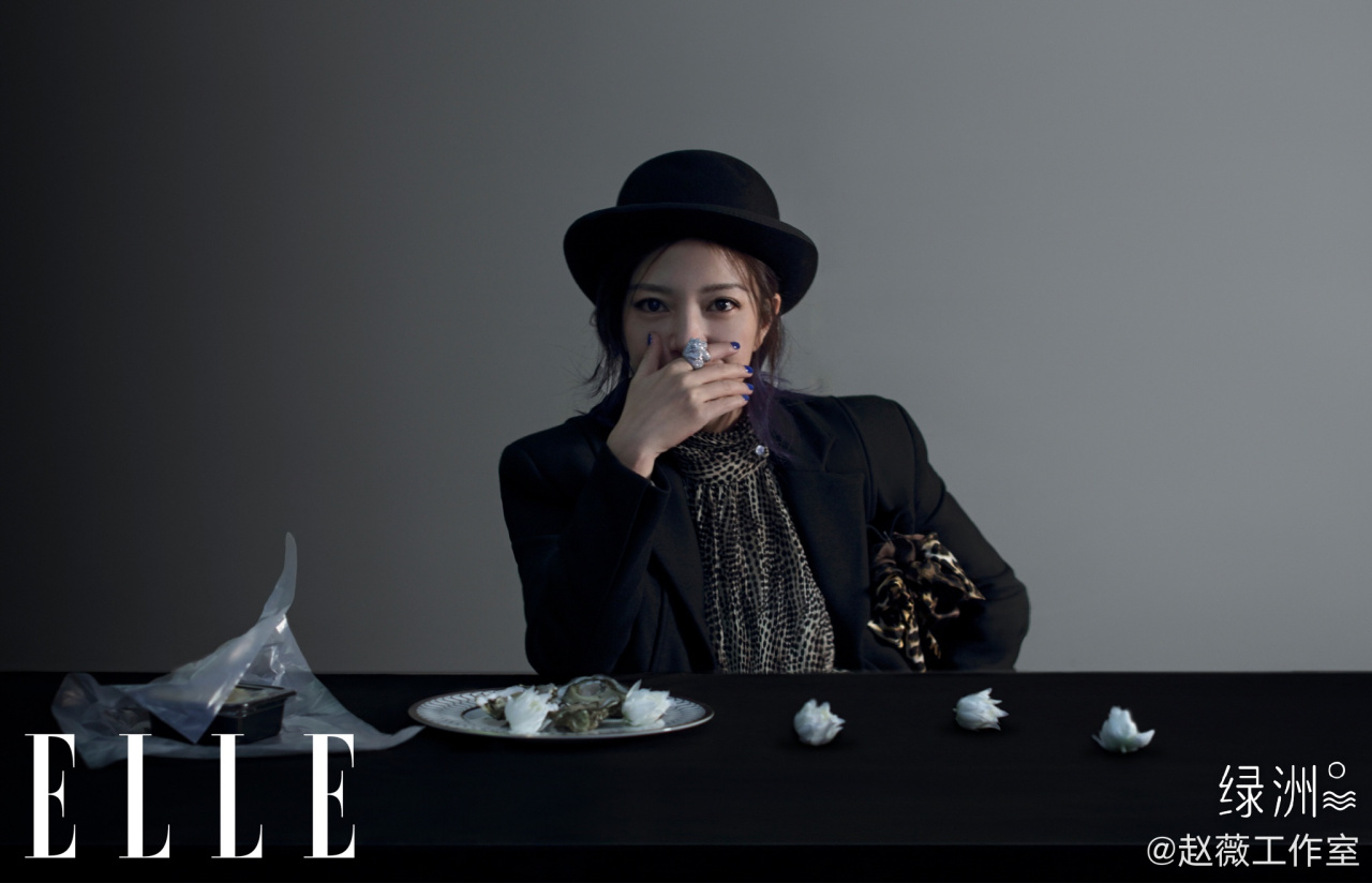 赵薇 奶油质地的色彩碰撞产生了化 学反应,名为优雅与知性.