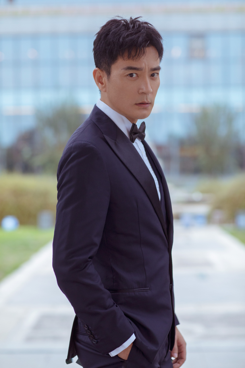 李光洁 [话筒][话筒] 恭喜《激情的岁月》获得第32届飞天奖优秀电视