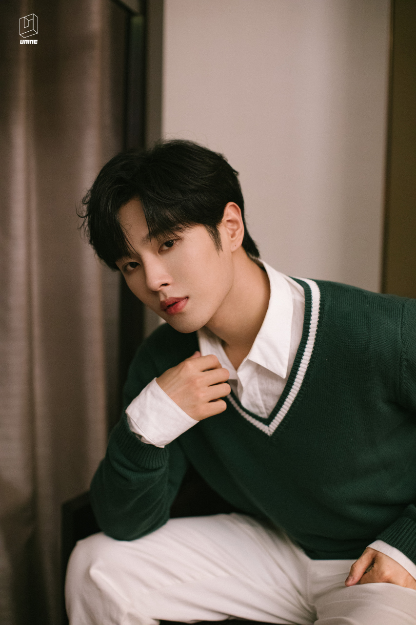 unine##李汶翰#  淡黄清新短袖与长袖叠穿,演绎