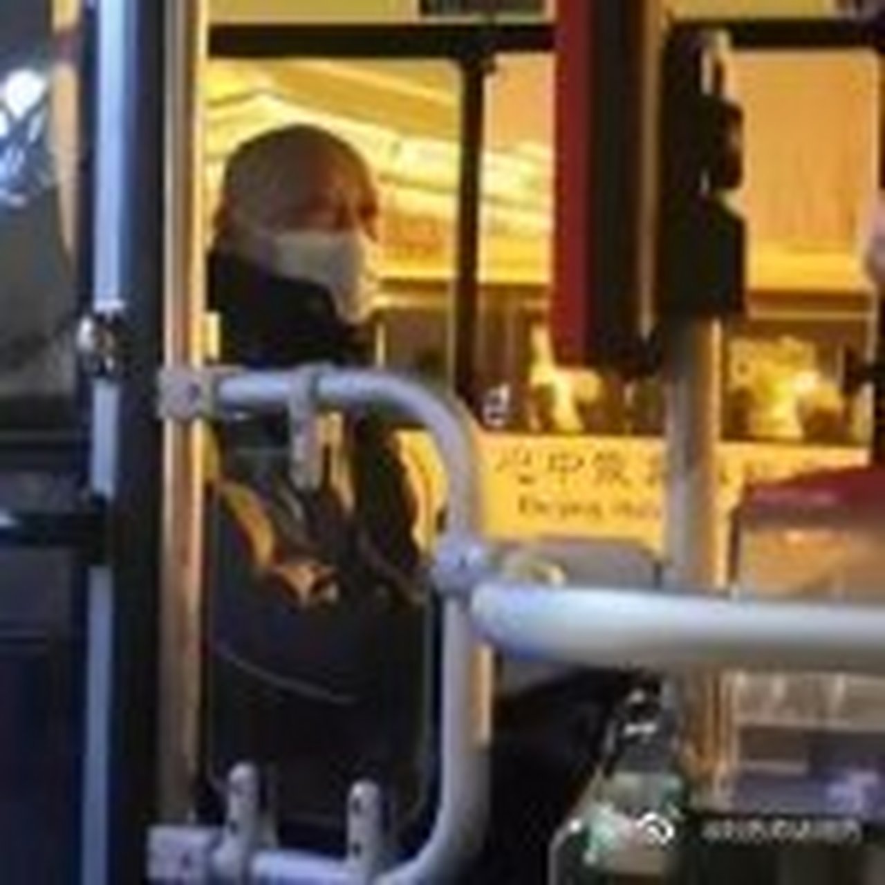 28公里的坚守 除夕夜探访开往北京经开区的599路公交末班车