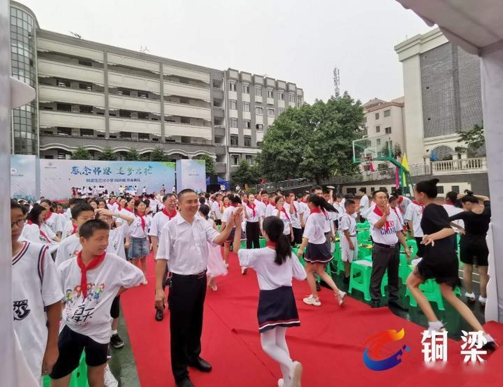 铜梁巴川小学382名学生收到母校的毕业祝福】6月30日上午,铜梁区巴川