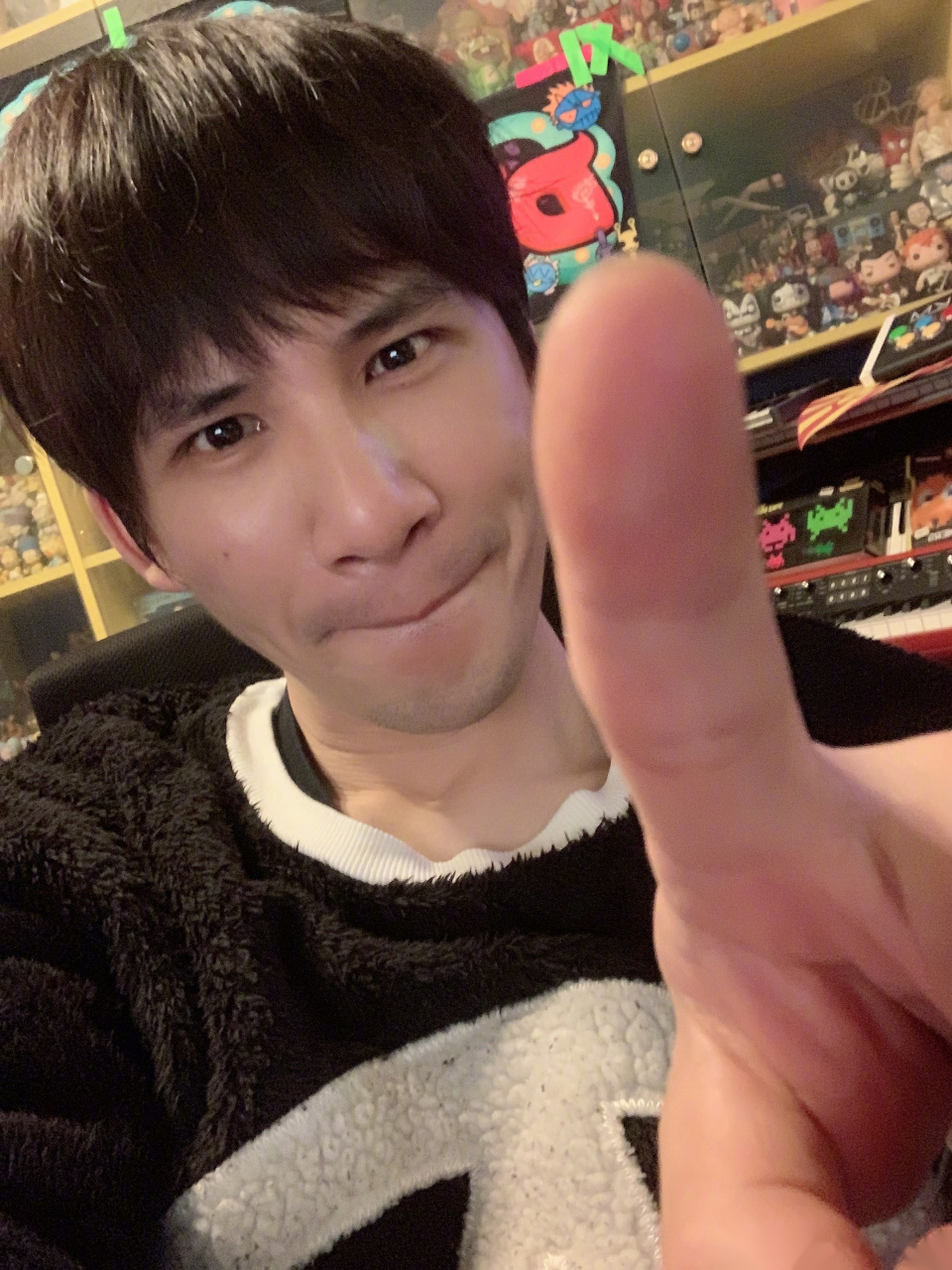 大张伟 dm48o 我自tony的发型儿终于长顺了,前一阵头发帘儿里像住了个