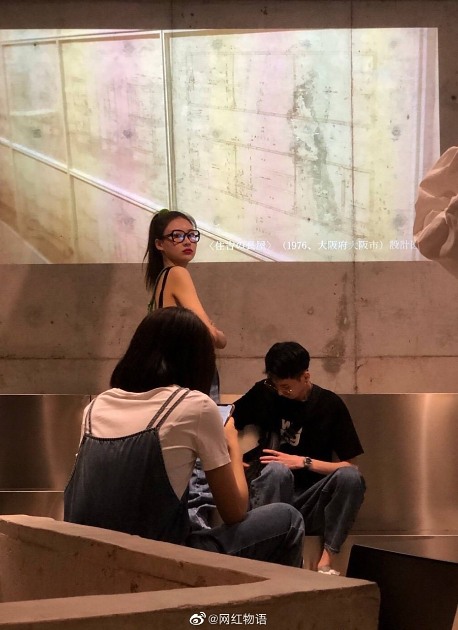 之前有网友偶遇的网红温婉和她男朋友校长张驰,这次温婉是不是还挺的