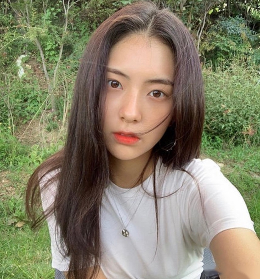 top崔胜铉恋情曝光,女方是韩综《恋爱捕手》第二季的女一金佳彬,她ins