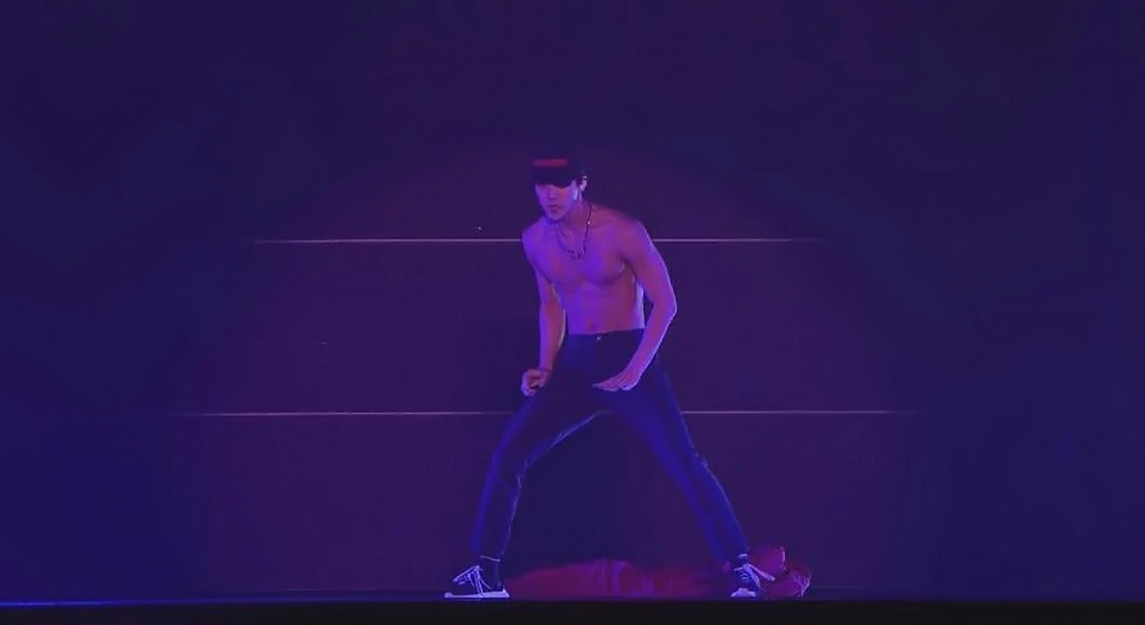 吸一波吴世勋腹肌照!