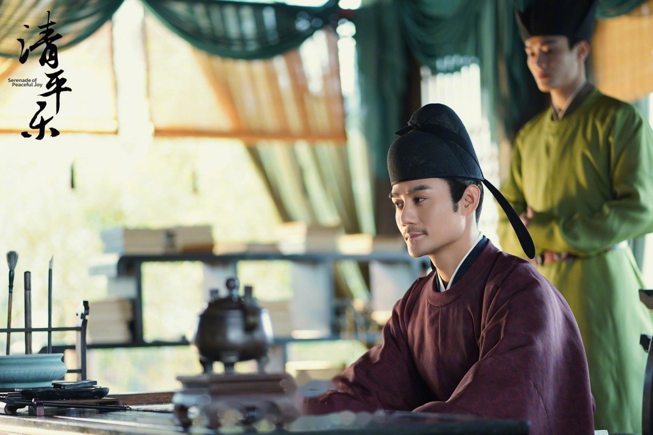 《清平乐》剧照 风暖熹微水槛前,泄云人语向人闲.