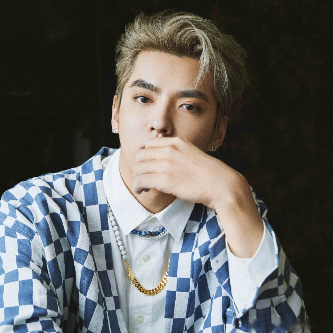吴亦凡 @吴亦凡 让鹅看看还有谁没有看过凡凡这组帅照!