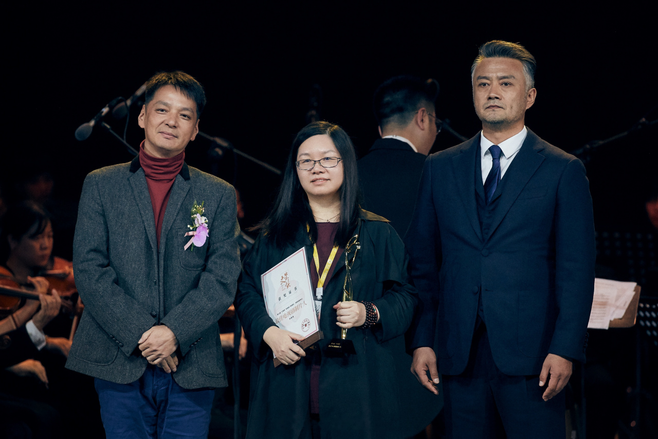 横店第七届#文荣奖#  钟君艳女士荣获"最佳电视剧制片人",持续打造高