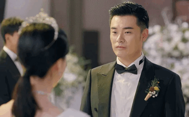 《爱情公寓5》的曾小贤和胡一菲结婚这段戏,感觉曾小贤的眼睛里没有