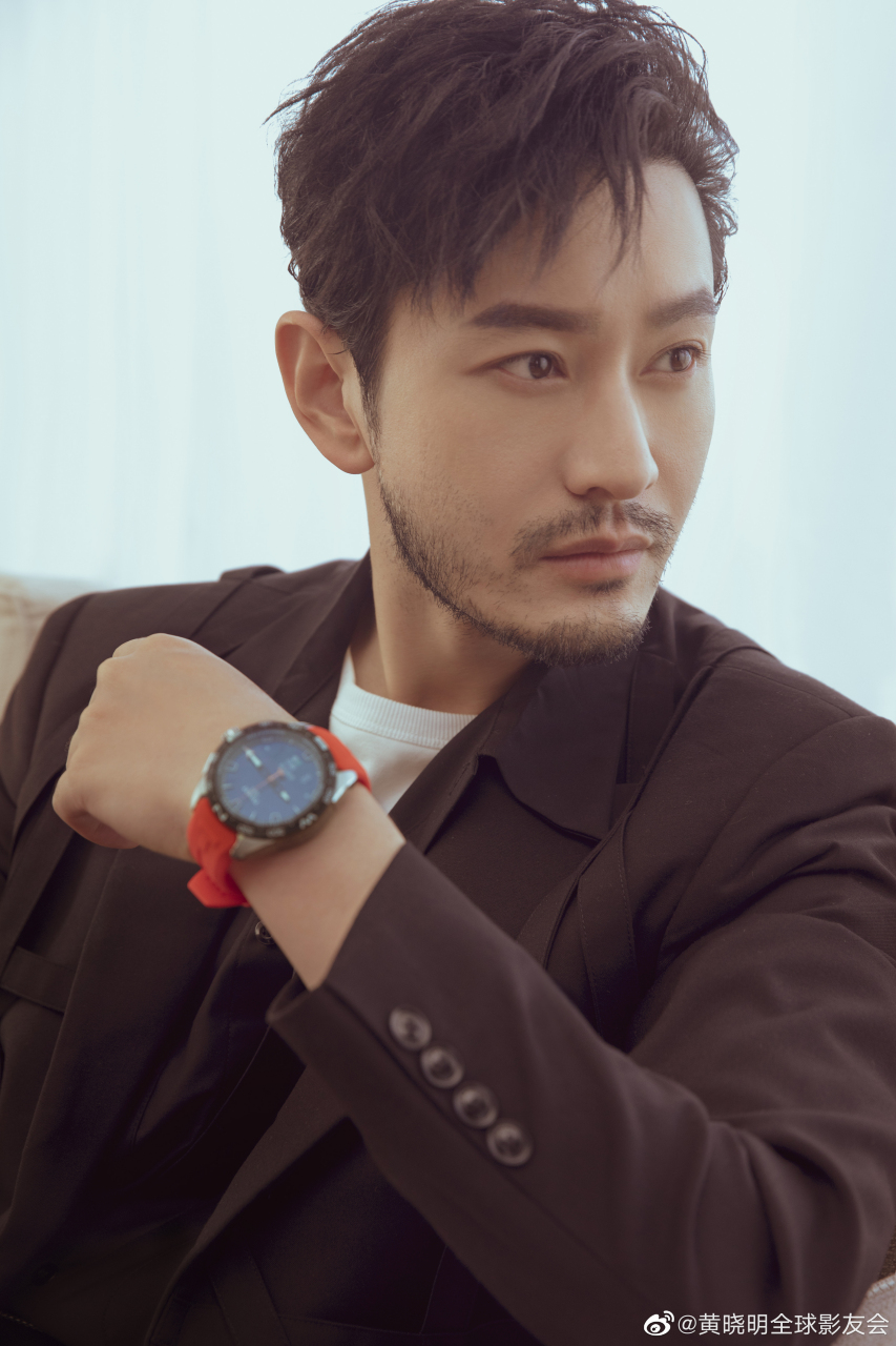 【叫醒我们的不是闹钟是#黄晓明# 的声音】疲倦的生活里 总要有些温柔