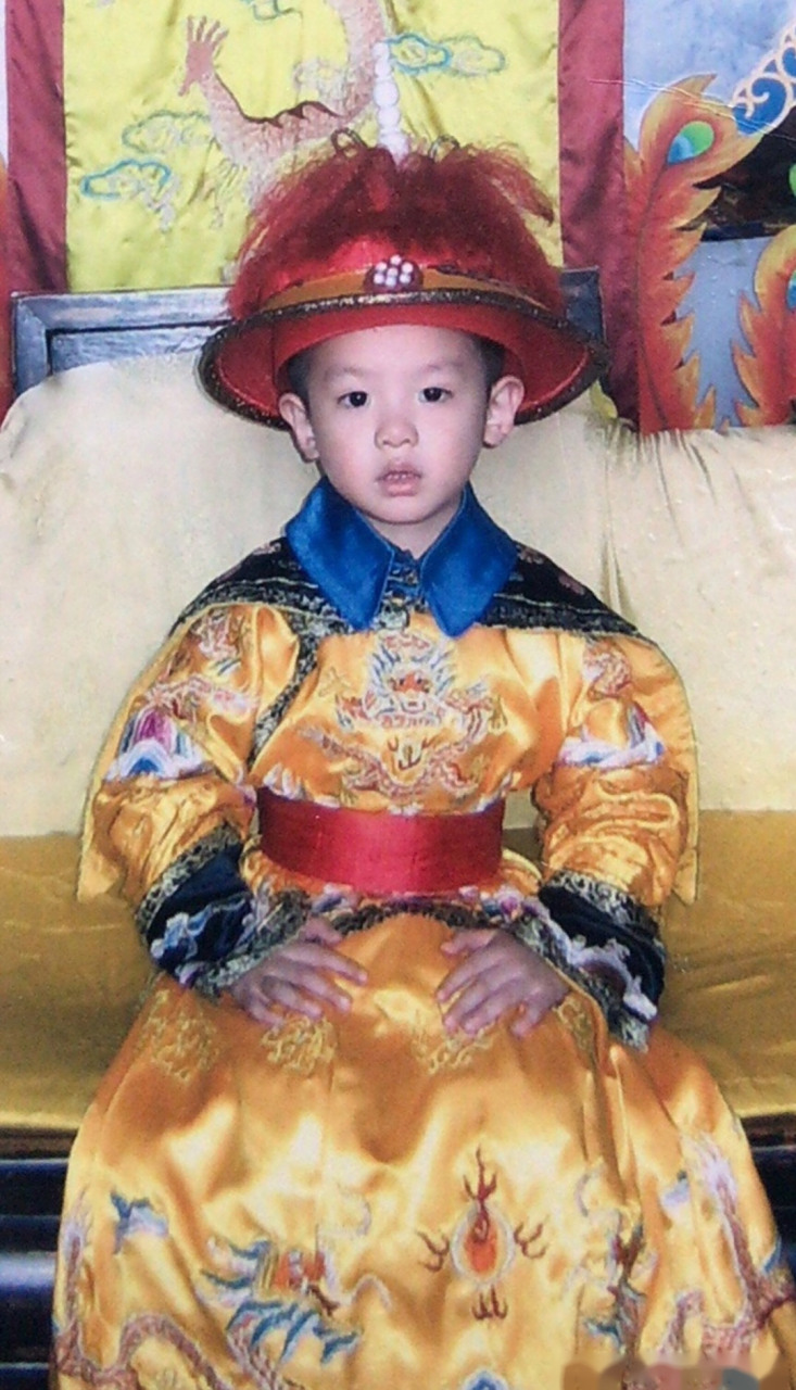 黄明昊童年照来了!  从小到大可可爱爱的justin黄明昊[大笑]