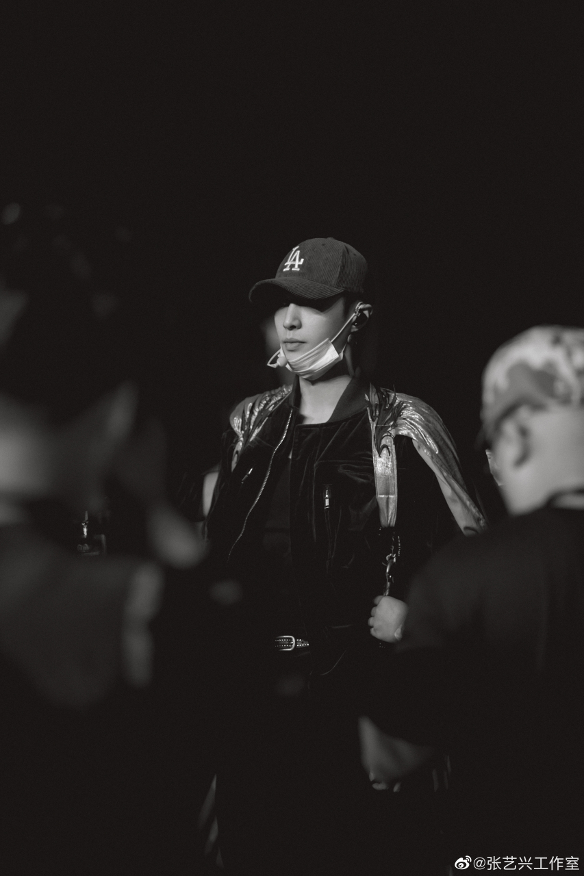 张艺兴#以炽阳为路,以炎黄共名,倒计时3小时一会儿见.