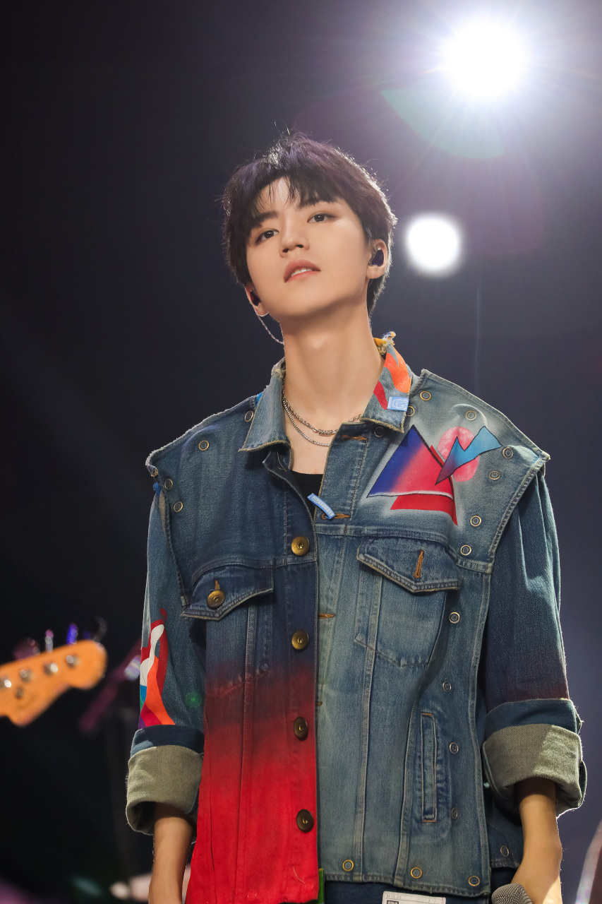 王俊凯@王俊凯我们的乐队市场总裁@王俊凯 携乐手登