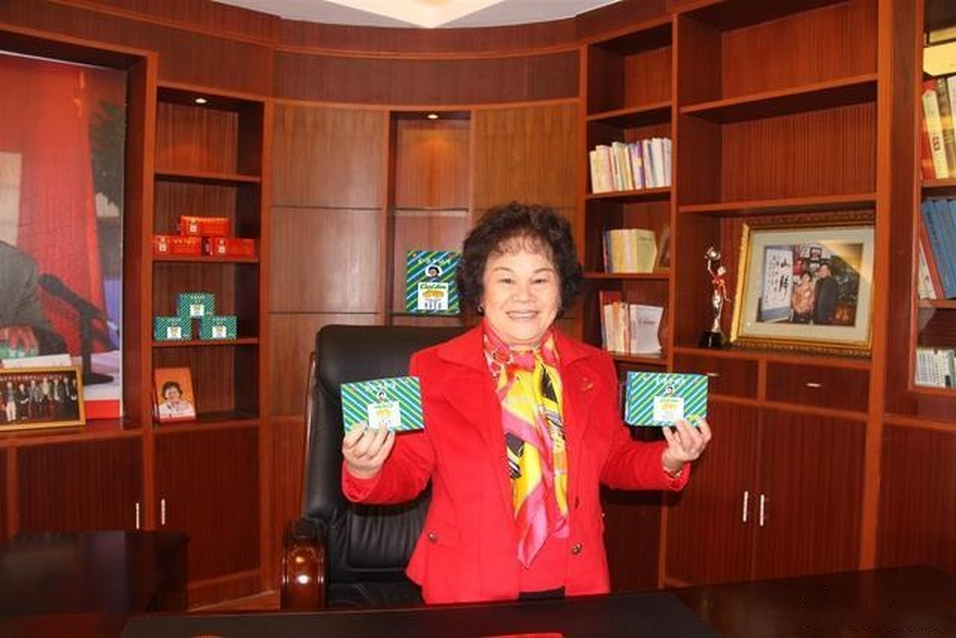 【金嗓子创始人遭限制出境:5000万官司压身 曾让罗纳尔多喊自己妈妈】