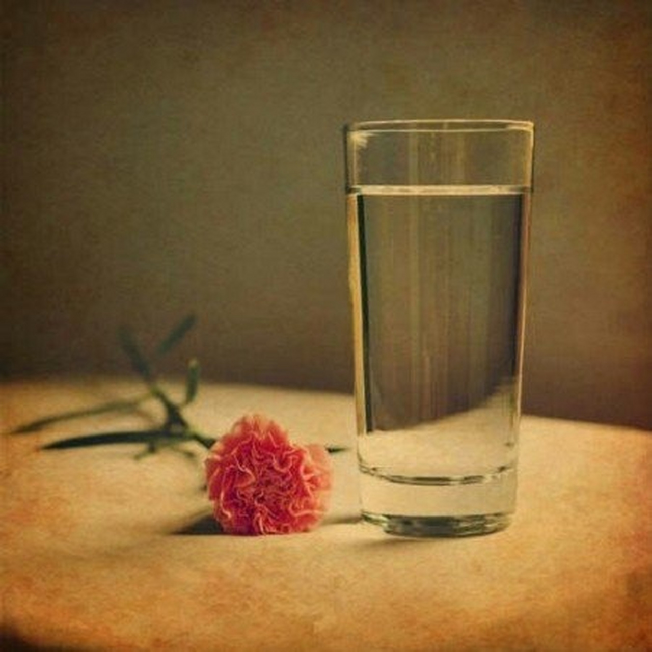 [微风]用一杯水的单纯,面对一辈子的复杂.