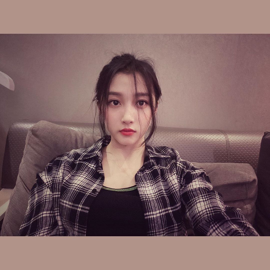 关晓彤 ins更新 配文:哇哦 @关晓彤