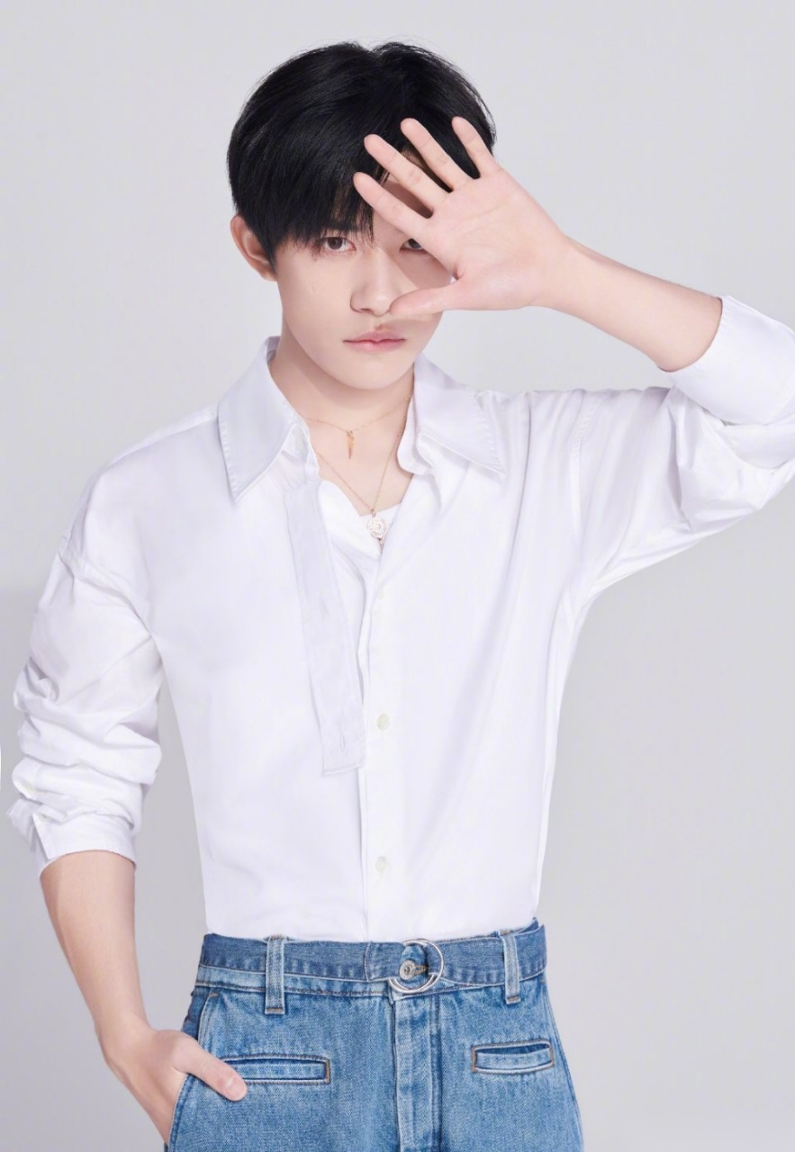 李飞是什么端水艺术家,每次歌词数一年[捂脸] tfboys七周年《和你在一