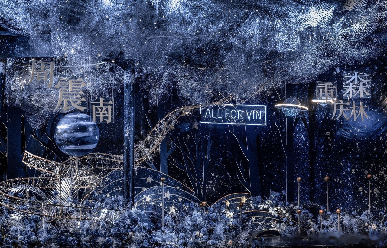 甚至还有路人,要用周震南家的花墙应援做婚礼范本! 大写的优秀!