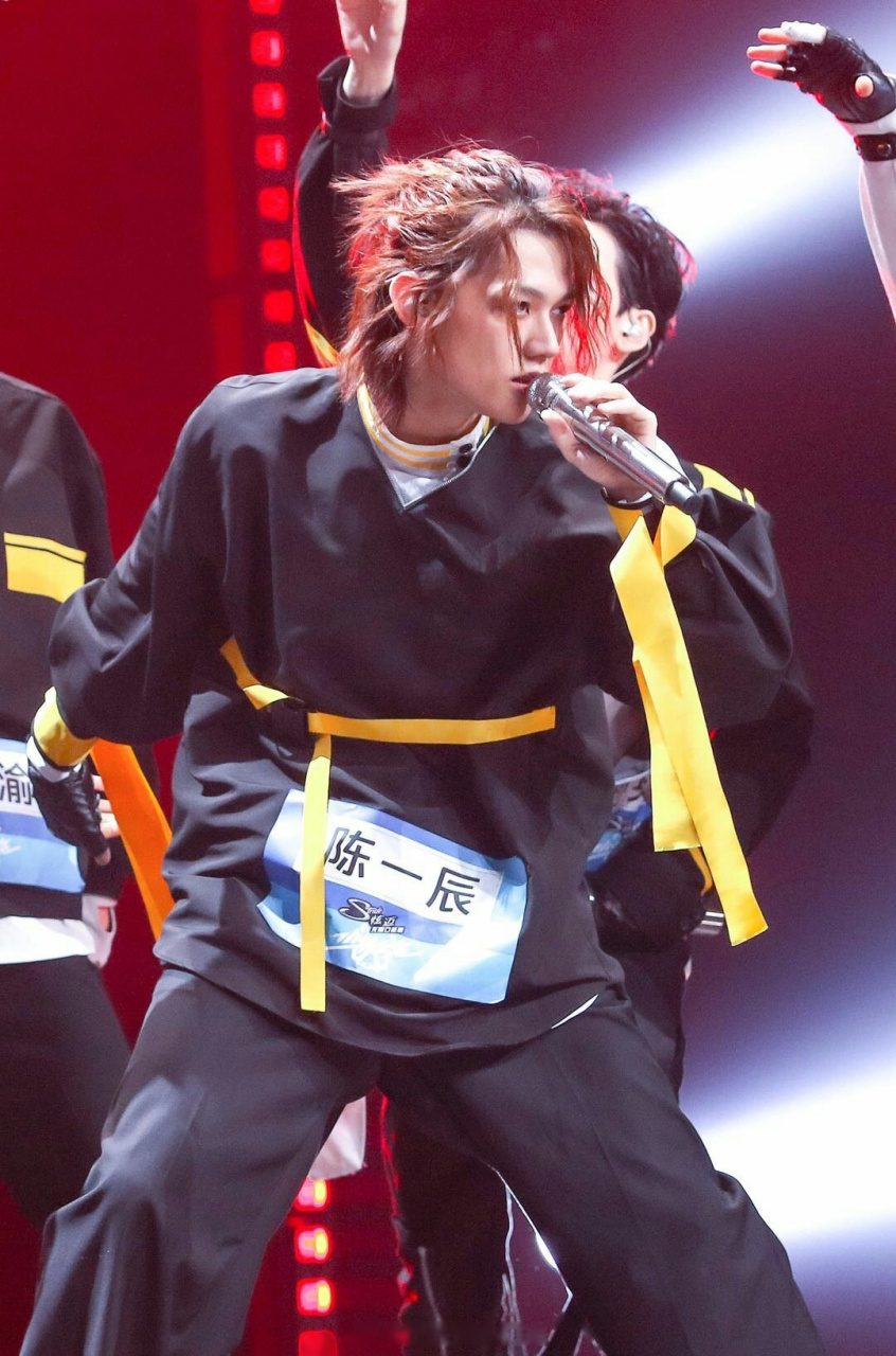 黑色系服饰加长发太适合这哥了!撕漫日系少年感死死拿住!心动入股.