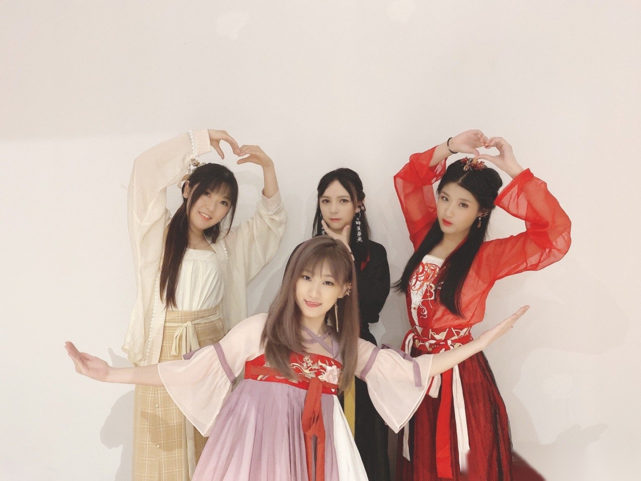 音阙诗听  八点见啦[三哈] 小板凳搬好了吗